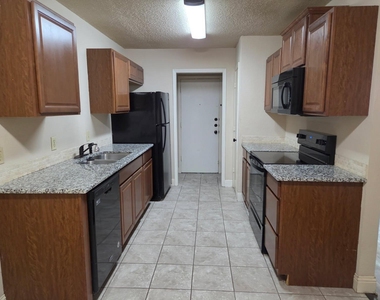 7326 Ne Loop 820 - Photo Thumbnail 4
