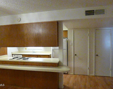 2246 W Corrine Drive - Photo Thumbnail 2