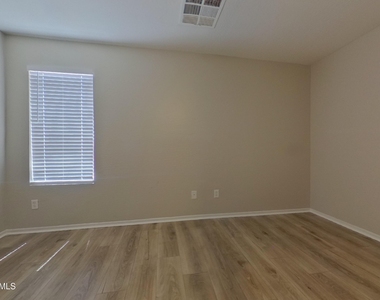 23141 W Ashleigh Marie Drive - Photo Thumbnail 6