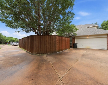 101 Fontana Court - Photo Thumbnail 22