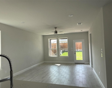 3206 Cordelia Drive - Photo Thumbnail 7