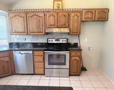 2104 Sunrise Trail - Photo Thumbnail 10