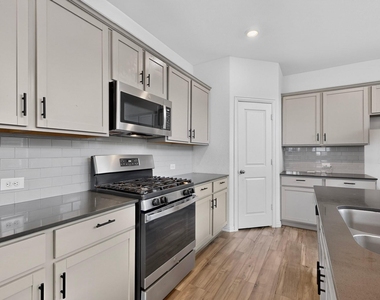 1309 Canuela Way - Photo Thumbnail 14