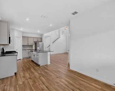 1309 Canuela Way - Photo Thumbnail 15
