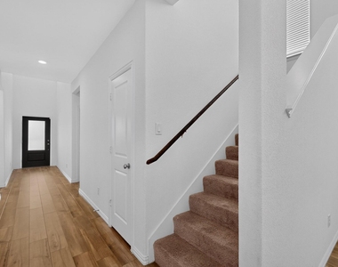 1309 Canuela Way - Photo Thumbnail 6