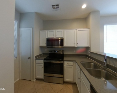 19296 N Costa Verdez Avenue - Photo Thumbnail 3