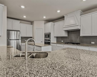 3109 Maverick Drive - Photo Thumbnail 2