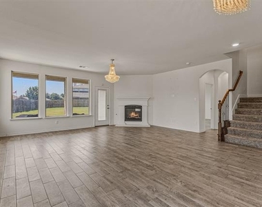 3109 Maverick Drive - Photo Thumbnail 6