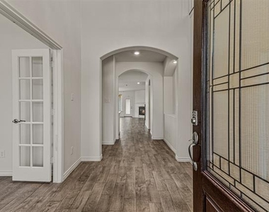 3109 Maverick Drive - Photo Thumbnail 4