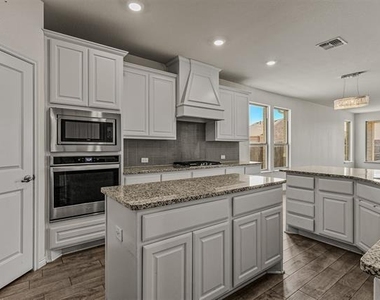 3109 Maverick Drive - Photo Thumbnail 10