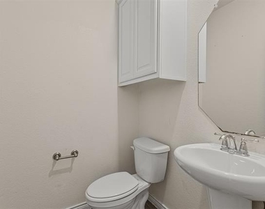 3109 Maverick Drive - Photo Thumbnail 17