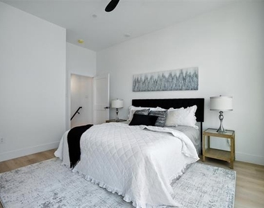 312 N Lancaster Avenue - Photo Thumbnail 16