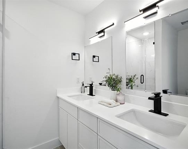 312 N Lancaster Avenue - Photo Thumbnail 18