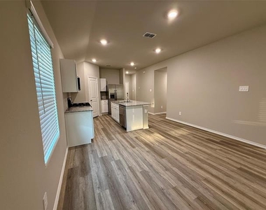 1637 Tin Roof Road - Photo Thumbnail 4