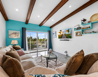 2841 Ne 33rd Court - Photo Thumbnail 9