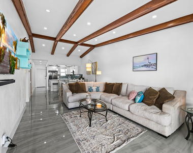 2841 Ne 33rd Court - Photo Thumbnail 10