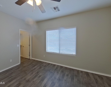 42542 W Lucera Court - Photo Thumbnail 5