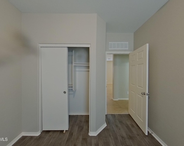42542 W Lucera Court - Photo Thumbnail 11