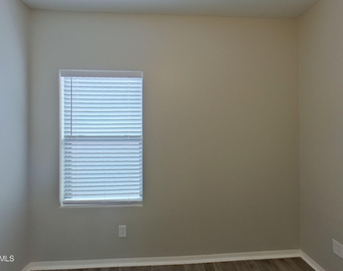 42542 W Lucera Court - Photo Thumbnail 10