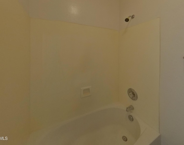 42542 W Lucera Court - Photo Thumbnail 8