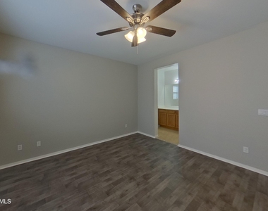 42542 W Lucera Court - Photo Thumbnail 6