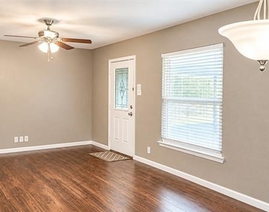 10518 Galena Street - Photo Thumbnail 7
