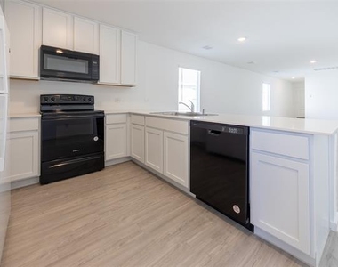 313 Thresher Lane - Photo Thumbnail 3