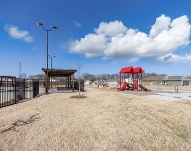 313 Thresher Lane - Photo Thumbnail 14