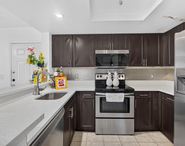 4151 N Haverhill Road - Photo Thumbnail 9