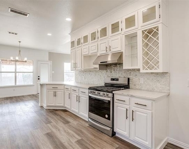 1016 Telluride Drive - Photo Thumbnail 10