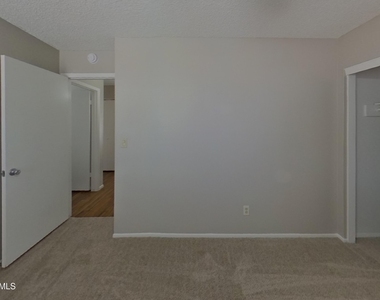 20420 N 14th Lane - Photo Thumbnail 6