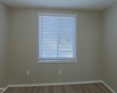 1353 S Sabino Drive - Photo Thumbnail 9