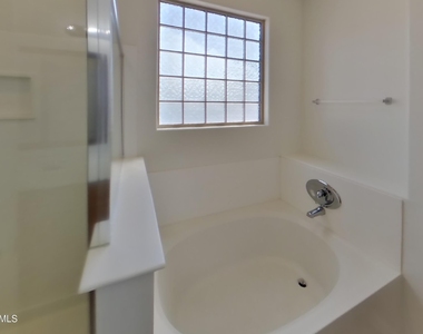 17307 W Monroe Street - Photo Thumbnail 9