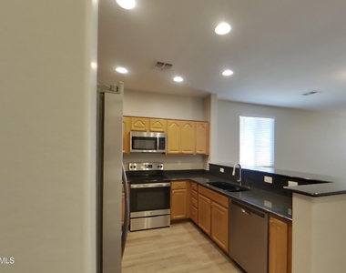 17307 W Monroe Street - Photo Thumbnail 5