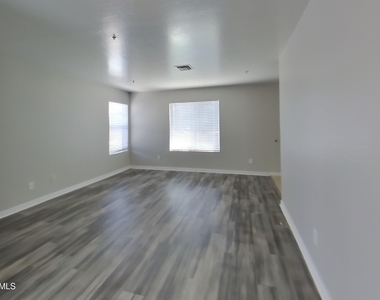 510 N Alma School Road - Photo Thumbnail 2