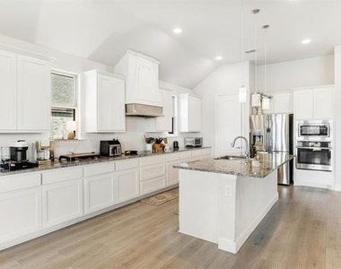 209 Chesapeake Drive - Photo Thumbnail 7