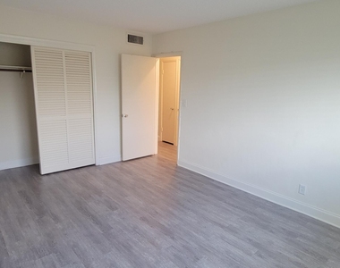 2110 Ne 39th Street - Photo Thumbnail 8