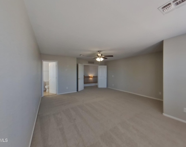 638 W Racine Loop - Photo Thumbnail 6