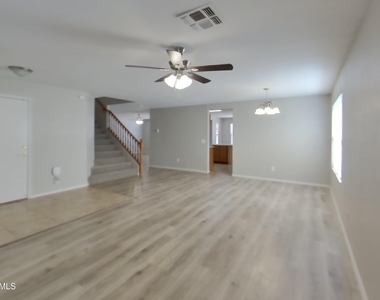 638 W Racine Loop - Photo Thumbnail 16