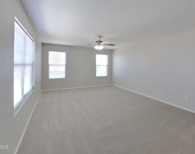 638 W Racine Loop - Photo Thumbnail 17