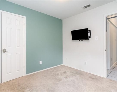 10678 Quest Drive - Photo Thumbnail 17