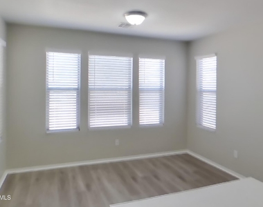 2626 W Spencer Run - Photo Thumbnail 3