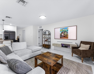 2848 Nw 9th Place - Photo Thumbnail 13