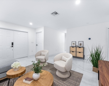 2848 Nw 9th Place - Photo Thumbnail 6