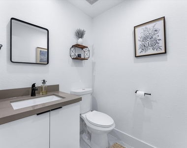 2848 Nw 9th Place - Photo Thumbnail 21