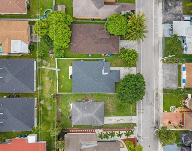 2848 Nw 9th Place - Photo Thumbnail 34