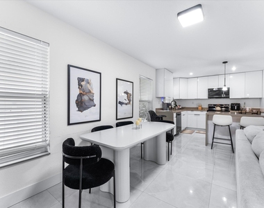 2848 Nw 9th Place - Photo Thumbnail 14