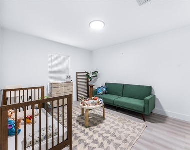 2848 Nw 9th Place - Photo Thumbnail 19
