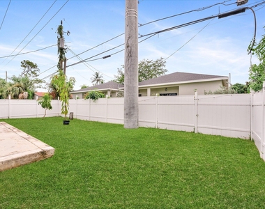 2848 Nw 9th Place - Photo Thumbnail 27