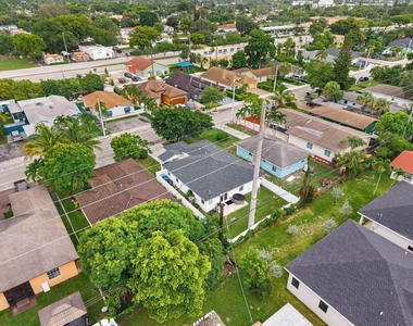 2848 Nw 9th Place - Photo Thumbnail 33
